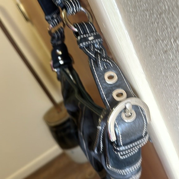 Vintage Coach mini hobo - Picture 2 of 8